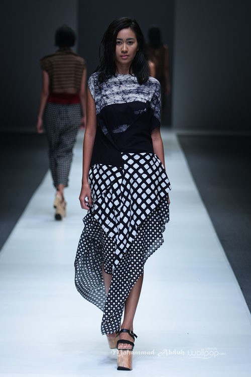 Lulu Lutfi Labibi Eyes to the Future Dewi Fashion Knight. Jakarta Fashion Week 2016 at Senayan City. Jakarta. [Foto: Mohammad Abduh/Wolipop]