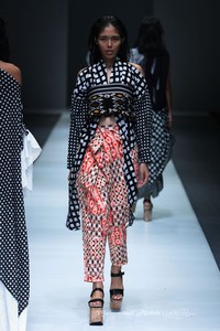 Lulu Lutfi Labibi Eyes to the Future Dewi Fashion Knight. Jakarta Fashion Week 2016 at Senayan City. Jakarta. [Foto: Mohammad Abduh/Wolipop]