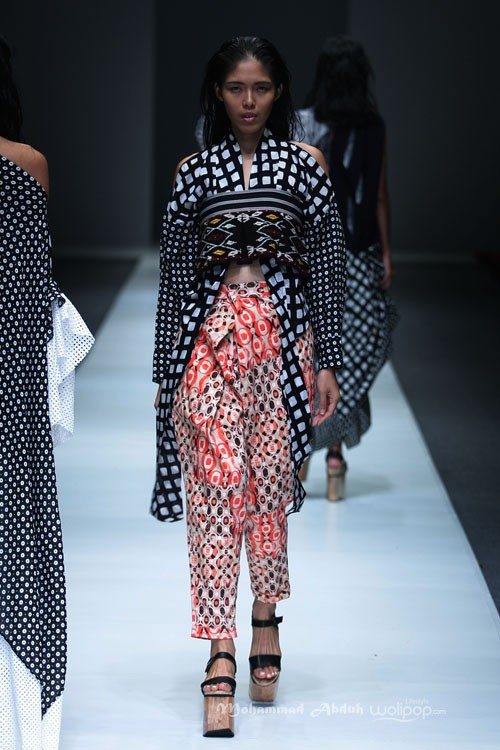 Lulu Lutfi Labibi Eyes to the Future Dewi Fashion Knight. Jakarta Fashion Week 2016 at Senayan City. Jakarta. [Foto: Mohammad Abduh/Wolipop]