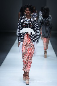 Lulu Lutfi Labibi Eyes to the Future Dewi Fashion Knight. Jakarta Fashion Week 2016 at Senayan City. Jakarta. [Foto: Mohammad Abduh/Wolipop]