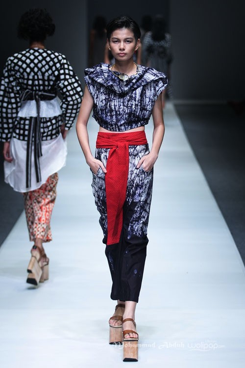 Lulu Lutfi Labibi Eyes to the Future Dewi Fashion Knight. Jakarta Fashion Week 2016 at Senayan City. Jakarta. [Foto: Mohammad Abduh/Wolipop]