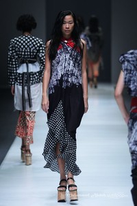 Lulu Lutfi Labibi Eyes to the Future Dewi Fashion Knight. Jakarta Fashion Week 2016 at Senayan City. Jakarta. [Foto: Mohammad Abduh/Wolipop]