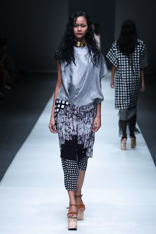 Lulu Lutfi Labibi Eyes to the Future Dewi Fashion Knight. Jakarta Fashion Week 2016 at Senayan City. Jakarta. [Foto: Mohammad Abduh/Wolipop]