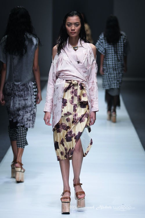 Lulu Lutfi Labibi Eyes to the Future Dewi Fashion Knight. Jakarta Fashion Week 2016 at Senayan City. Jakarta. [Foto: Mohammad Abduh/Wolipop]