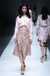 Lulu Lutfi Labibi Eyes to the Future Dewi Fashion Knight. Jakarta Fashion Week 2016 at Senayan City. Jakarta. [Foto: Mohammad Abduh/Wolipop]