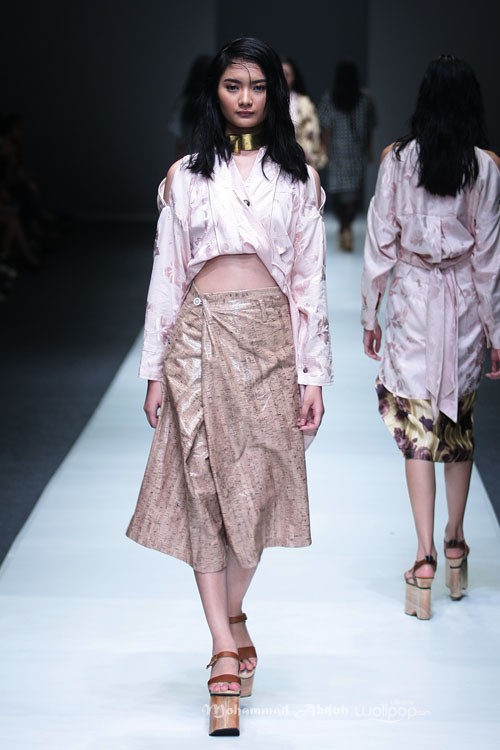 Lulu Lutfi Labibi Eyes to the Future Dewi Fashion Knight. Jakarta Fashion Week 2016 at Senayan City. Jakarta. [Foto: Mohammad Abduh/Wolipop]