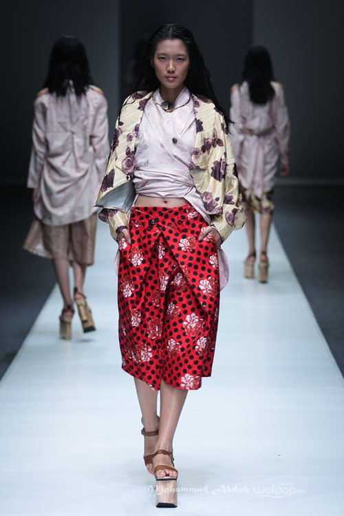 Lulu Lutfi Labibi Eyes to the Future Dewi Fashion Knight. Jakarta Fashion Week 2016 at Senayan City. Jakarta. [Foto: Mohammad Abduh/Wolipop]