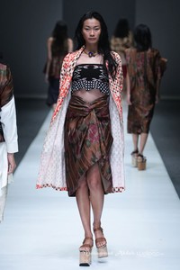 Lulu Lutfi Labibi Eyes to the Future Dewi Fashion Knight. Jakarta Fashion Week 2016 at Senayan City. Jakarta. [Foto: Mohammad Abduh/Wolipop]