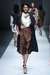 Lulu Lutfi Labibi Eyes to the Future Dewi Fashion Knight. Jakarta Fashion Week 2016 at Senayan City. Jakarta. [Foto: Mohammad Abduh/Wolipop]