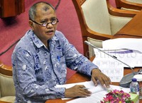 Agus Rahardjo menyiapkan makalahnya. Lamhot Aritonang/detikFoto.