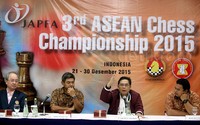 Wakil Ketua Umum PB Percasi Utut Adianto (dua dari kanan) memberikan keterangan pers terkait perhelatan ASEAN Chess Championship 2015.