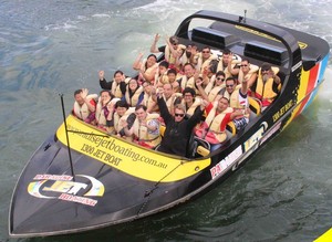 Jetboating, Naik Speedboat Gila-gilaan di Gold Coast