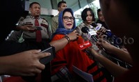 KPK memperpanjang masa penahanan tersangka kasus suap pembangunan pembangkit listrik tenaga mikro hidro di Deiyai, Papua, itu.