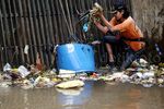 Petugas Bersihkan Sampah di Kali Baru