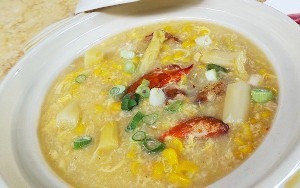 Malam Ini Hangatkan Badan dengan Sup Kepiting Asparagus yang Gurih
