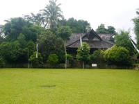 Untuk melestarikannya, kampung pun direvitalisasi tahun 2006 menjadi Kampung Budaya Sindangbarang. Lokasinya di Desa Pasir Eurih, Tamansari, Kabupaten Bogor. Sedikit bergeser dari wilayah kampung yang asli (Kurnia/detikTravel)