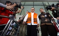 Wakil Ketua DPRD Provinsi Banten, SM Hartono, mengakui menandatangani surat perpanjangan penahanan. Hal itu terungkap, ketika dirinya keluar dari lobby Gedung KPK, Jakarta Selatan, Jumat (18/12).