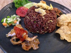 Sedapnya Nasi Goreng Ikan Asin untuk Makan Siang!