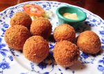 Lezatnya Dutch Steak dan Poffertjes Lembut Buatan Dijans
