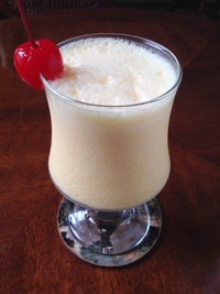 Orange Blossom berupa campuran jeruk, soda dan es krim vanilla. Terasa jejak creamy manis es krim dan asam jeruk. Segar!