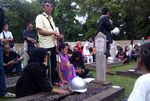 Rumahnya Mau Digusur, Warga Mampang Datangi TMP Kalibata