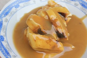 Mantap! Pisang Gapit Bersaus Legit Wangi dari Warung Banjar