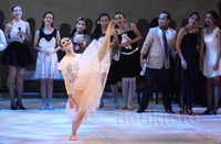 The Nutcracker In Jazz dimana musik Nutcracker karya Pyotr Illych Tchaikovsky diaransemen ulang dalam bentuk Jazz dan ditarikan dalam koreografi ballet kontemporer.