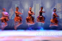 Penari ballet dari sekolah Ballet Sumbber Cipta