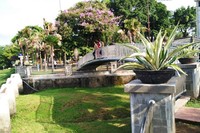 Ada pula jembatan lengkung yang bisa digunakan wisatawan untuk berfoto-foto. Tempat ini adalah spot favorit, karena dari sini traveler bisa melihat langsung keindahan Sungai Musi (Wahyu/detikTravel)