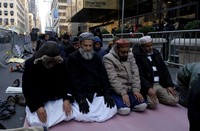 Unjuk rasa kali ini masih menanggapi seruan kontroversial Trump yang melarang seluruh warga muslim masuk ke wilayah AS. Eduardo Munoz/ Reuters/detikcom.