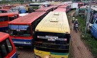 Ratusan bus-bus Metromini yang tak laik jalan dan bermasalah ditahan di pul Rawa Buaya, Cengkareng, Jakarta Barat, Senin (21/12/2015). Pool/Lamhot Aritonang/detikcom.