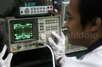 Perangkat keras lain yang diproduksi di antaranya berupa alat pengacak sinyal atau jammer, Handie Talkie (HT) anti sadap, dan alat pelacak (finder).