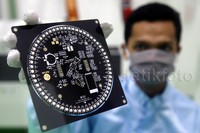 Semua alat yang diproduksi ini sebagian sudah menggunakan produksi dalam negeri, bahkan perangkat lunaknya sudah 100 % karya anak bangsa.     
