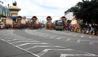 Sementara itu, bagian pintu keluar terminal Blok M juga terlihat lengang.