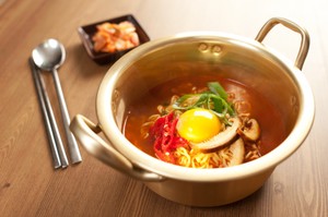 Hangatkan Badan Malam Ini dengan Ramyun a la Korea