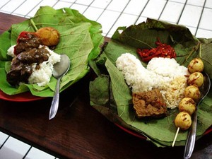 Nikmat Mengenyangkan Nasi Jamblang untuk Makan Siang
