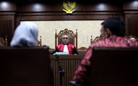 Sidang Gatot yang dipimpin hakim ketua Sinung Hermawan, digelar pukul 09.00 WIB.     