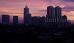 Cantiknya Lembayung Senja di Langit Kota Jakarta