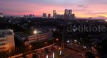 Cantiknya Lembayung Senja di Langit Kota Jakarta