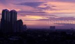 Cantiknya Lembayung Senja di Langit Kota Jakarta