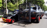     2 Mobil Baracuda yang diparkir di depan gereja disiagakan.     