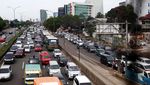 Tol JORR Arah Cikampek Macet Parah