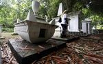 Mengunjungi Makam Belanda di Kebun Raya Bogor