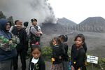 Bromo Ramai Wisatawan Meski Masih 'Batuk'