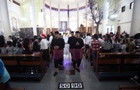 Pemaduan budaya betawi kristiani, akulturasi Jawa Hindu dan Belanda terlihat dalam potret detikFoto yang diambil pada perayaan Natal (25/12/2015) di gereja tersebut.