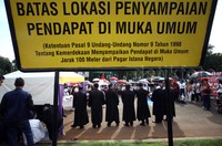 Dikarenakan pada 2008, Wali Kota Bogor Diani Budiarto mengeluarkan keputusan pencabutan surat kepala Dinas Tata Kota dan Pertamana perihal pembekuan izin mendirikan bangunan (IMB) GKI Yasmin.     