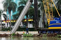 Alat berat tampak dikerahkan.