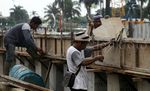 Kalimalang Dipasangi Turap