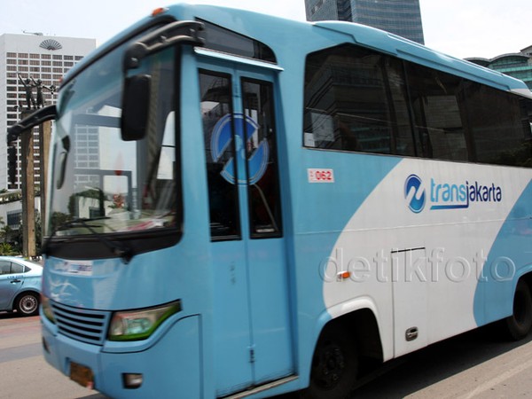 Bus Feeder Mulai Beroperasi