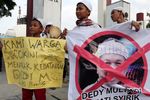 Demo Tolak Kedatangan Bupati Purwakarta di TIM